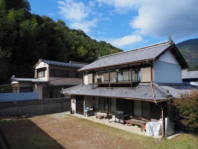 四国旅行のhub拠点 古民家ゲストハウス Heso Camp Miyoshi  Dış mekan fotoğraf
