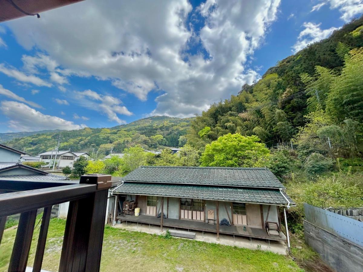 四国旅行のhub拠点 古民家ゲストハウス Heso Camp Miyoshi  Dış mekan fotoğraf